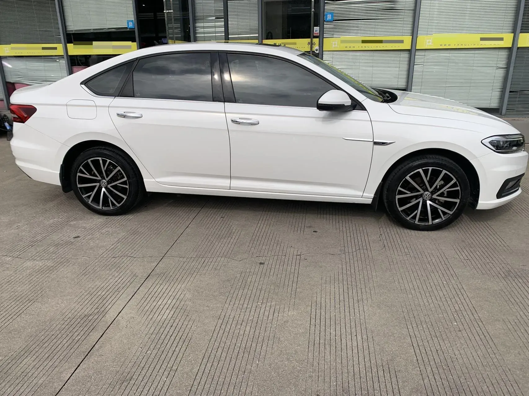 2018 VOLKSWAGEN LAVIDA thumbnail 4