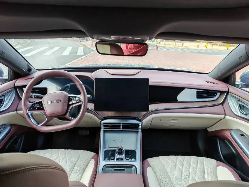 2023 BYD SEAL thumbnail 4