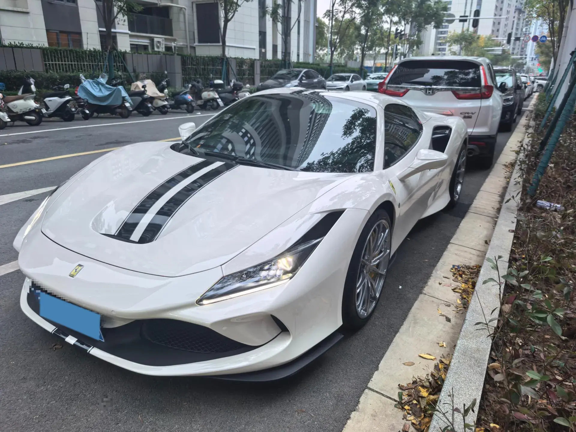 2019 FERRARI F8 view 1