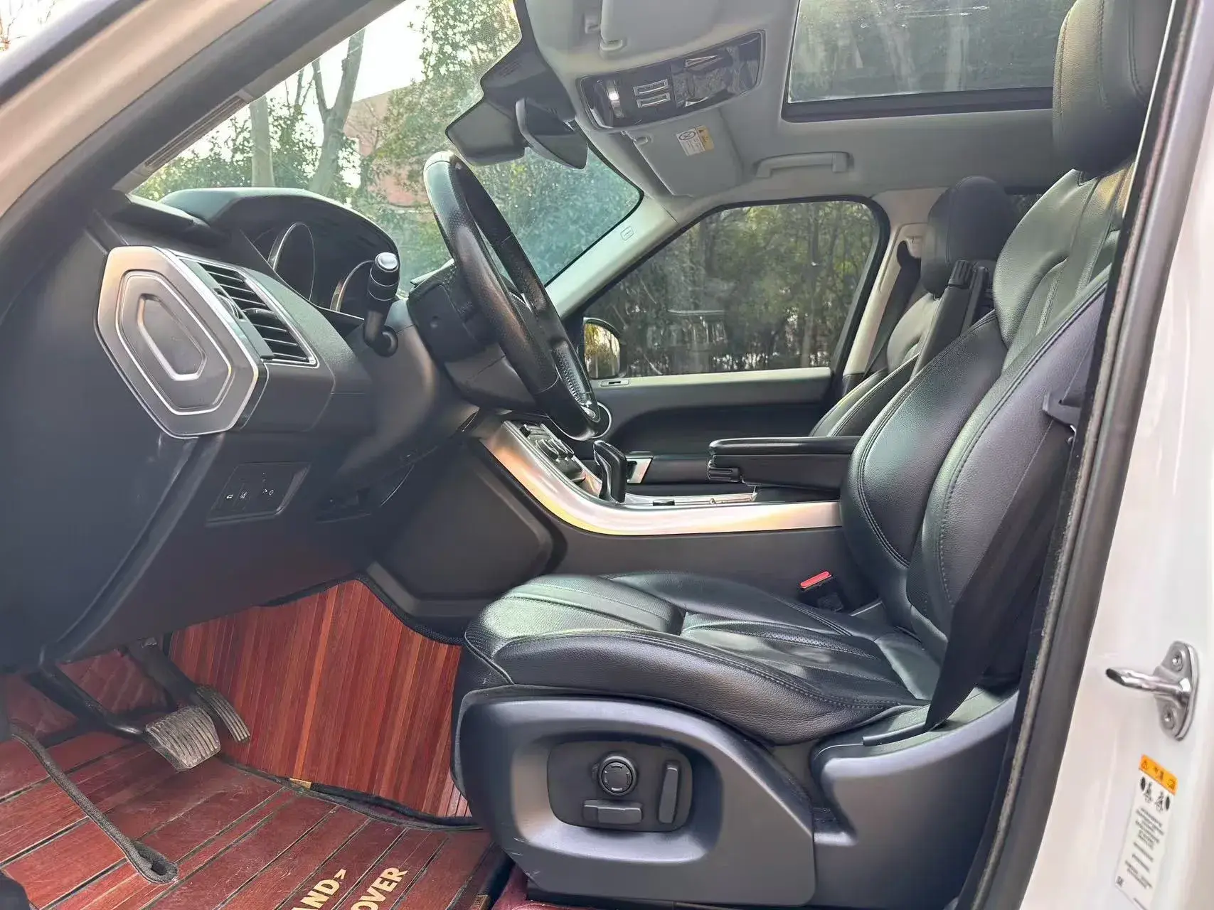 2017 LAND ROVER thumbnail 4