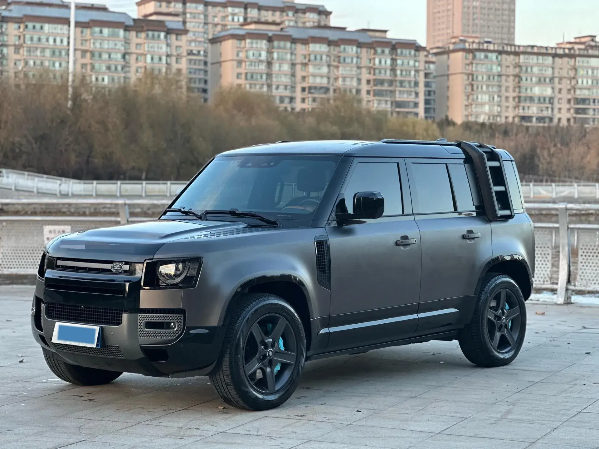 2024 LAND ROVER view 1