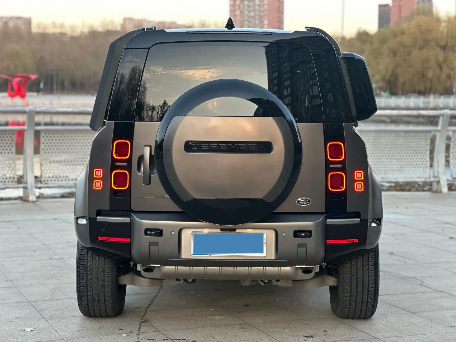 2024 LAND ROVER thumbnail 4