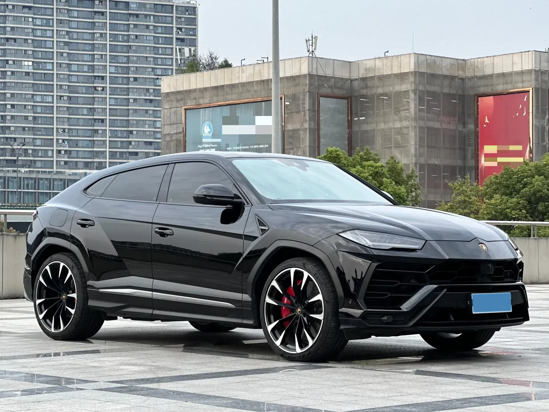 2021 LAMBORGHINI URUS thumbnail 3