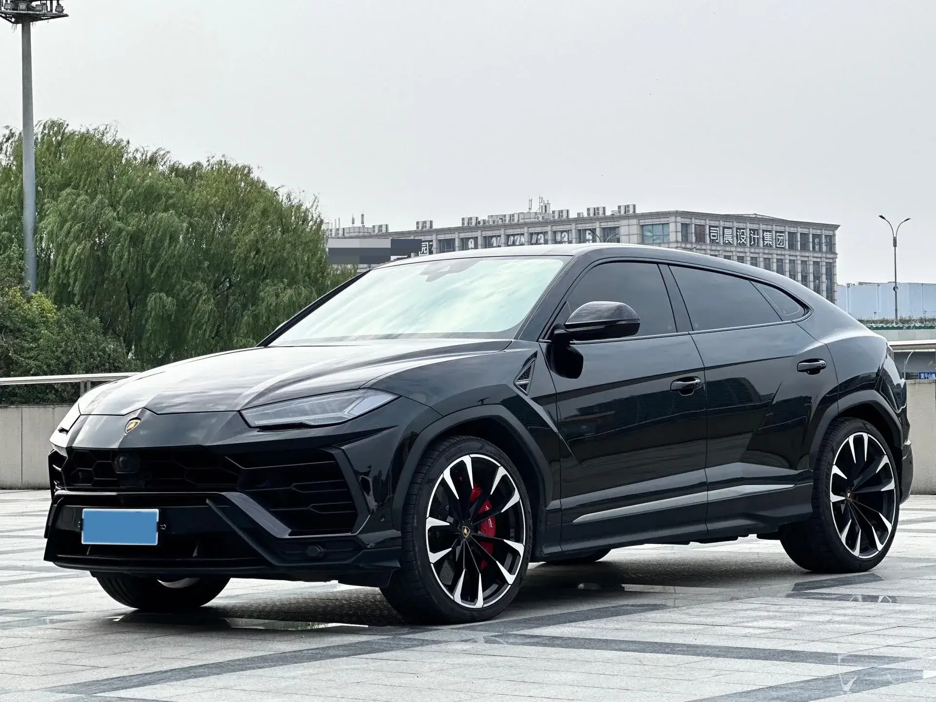 2021 LAMBORGHINI URUS view 1