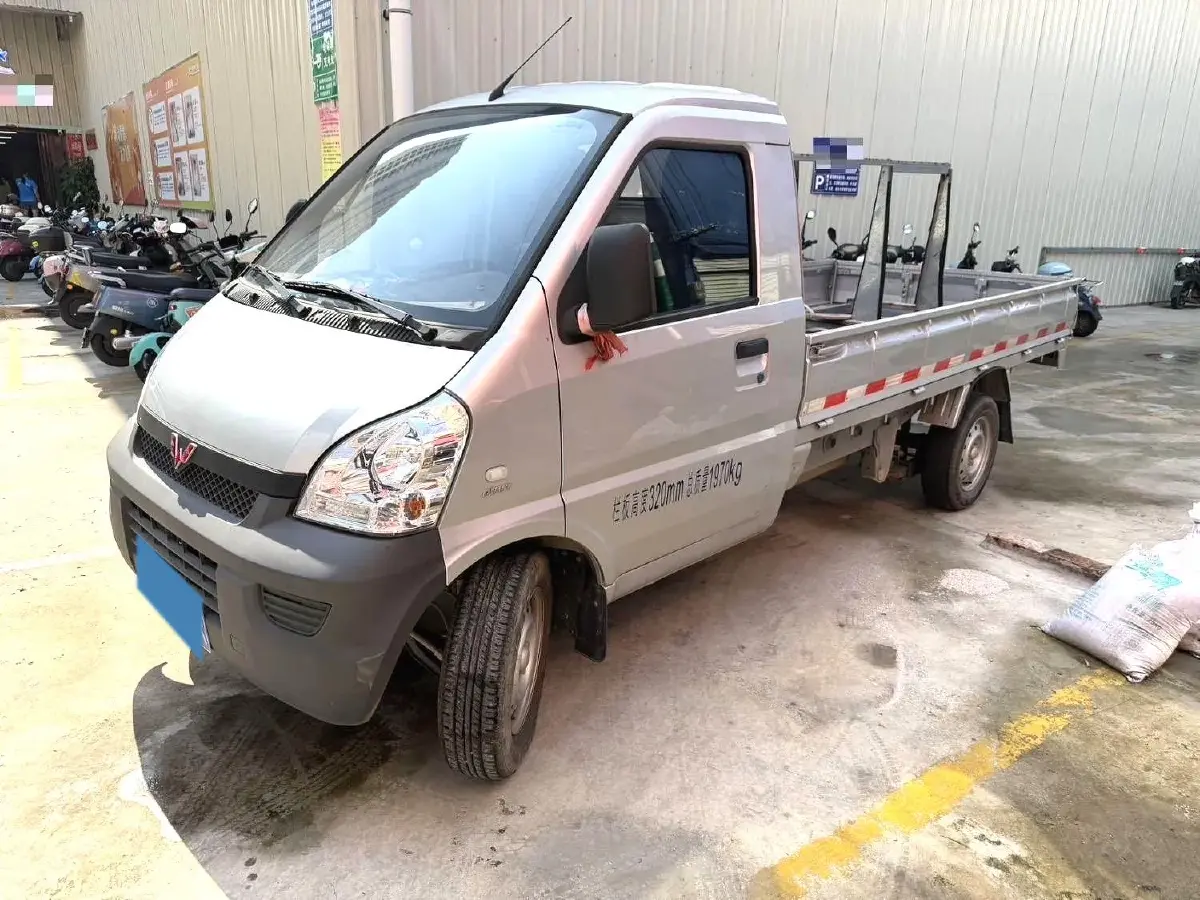 2022 WuLing RongGuang Mini Truck 1.5L 99HP L4 5MT