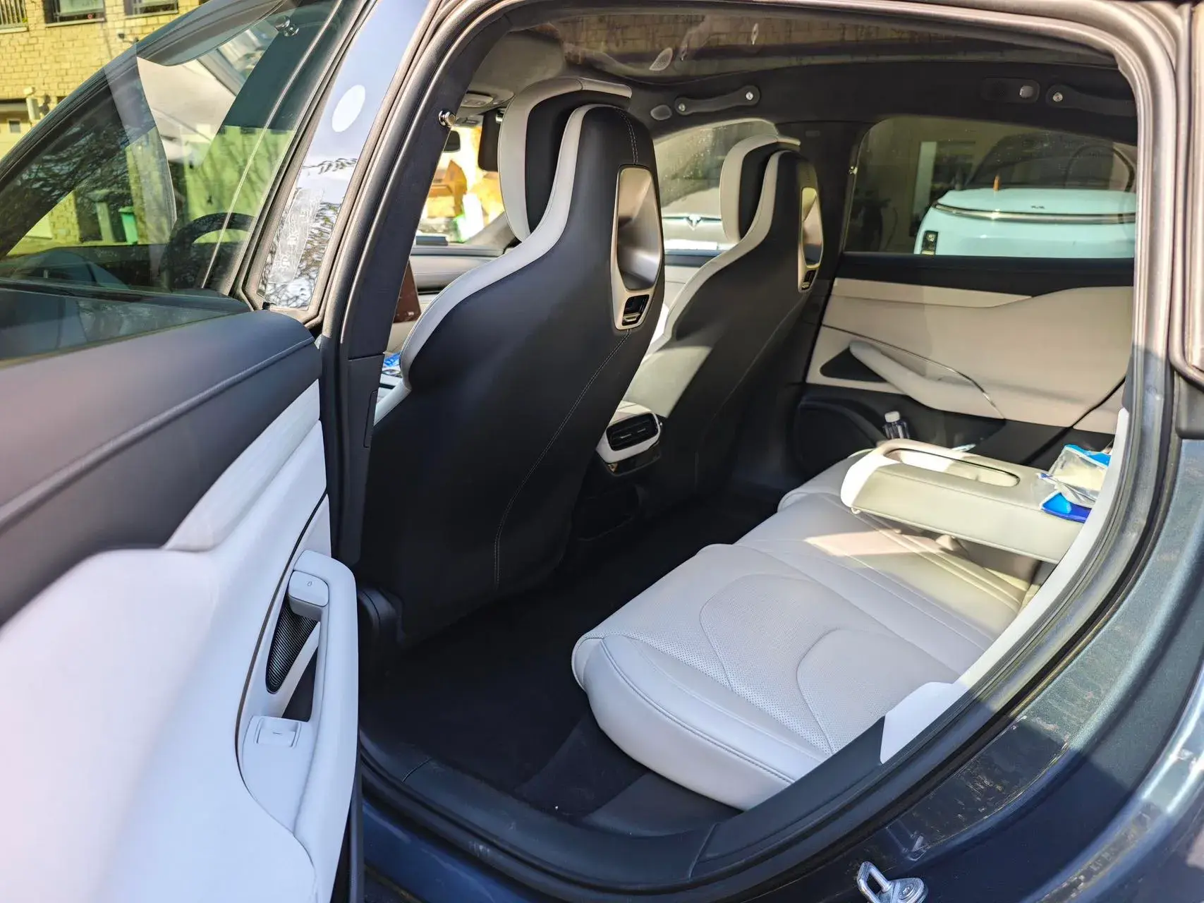 2024 MI SU7 thumbnail 4