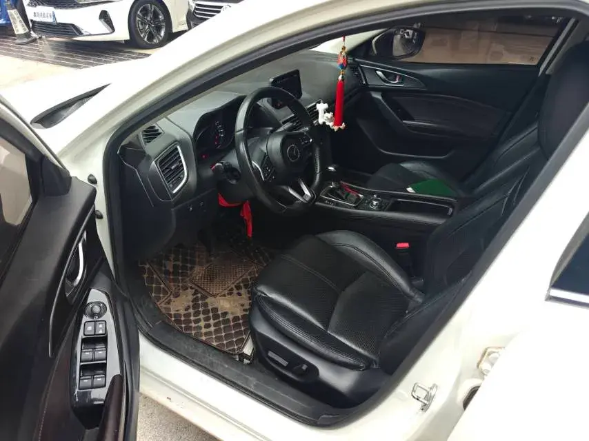 2017 MAZDA 3 thumbnail 3