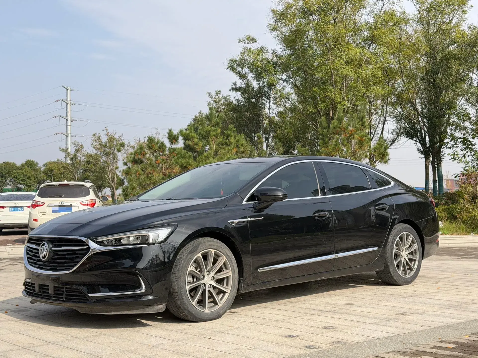 2019 BUICK LARCOSSE view 1