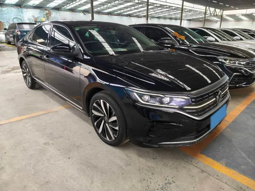 2023 VOLKSWAGEN PASSAT thumbnail 3