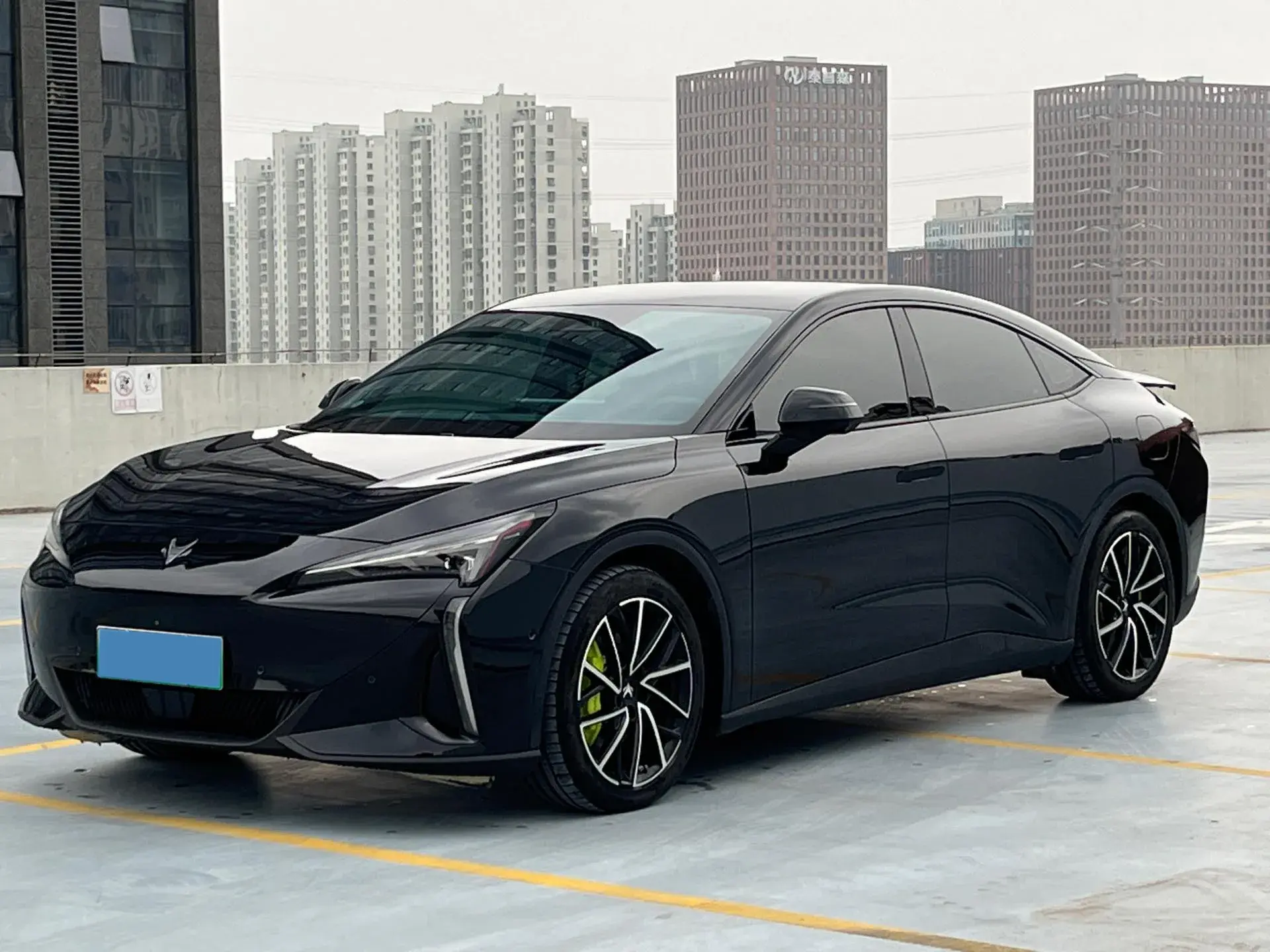 2025 ARCFOX ΑS5 view 1