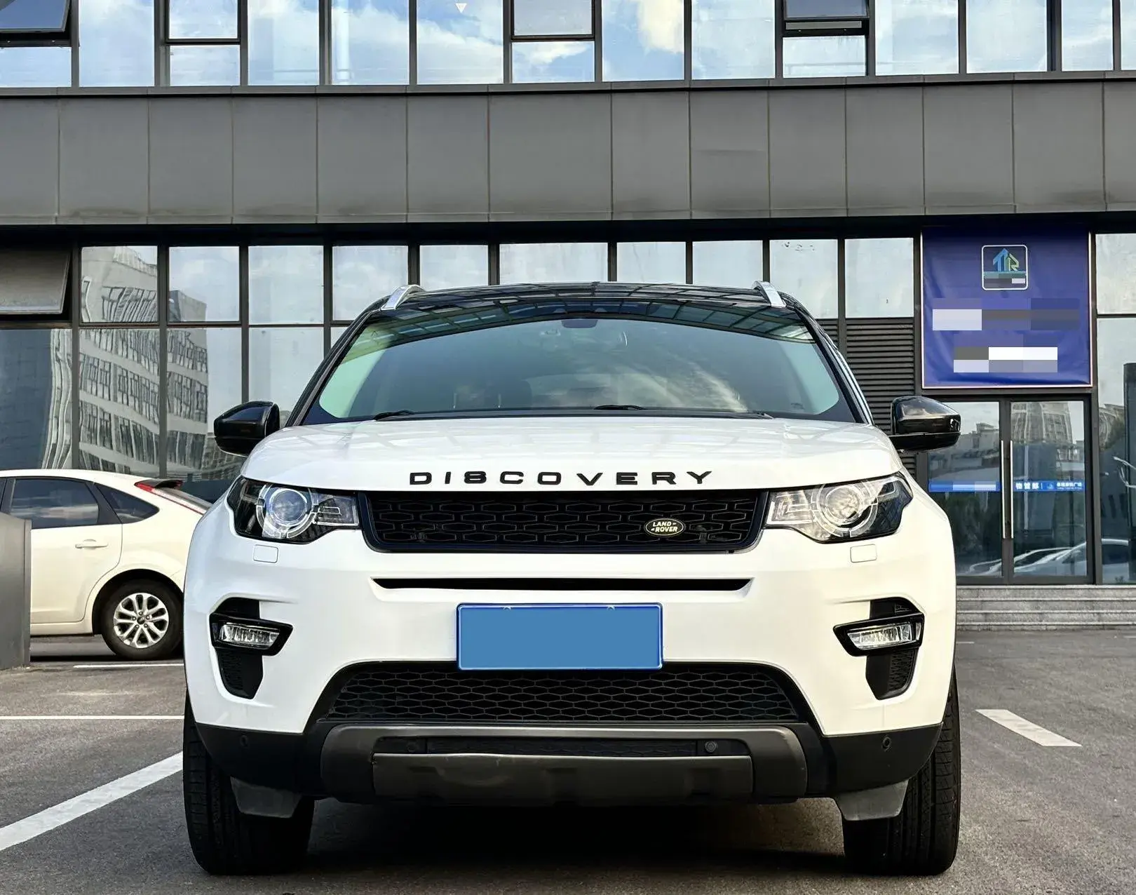 2019 LAND ROVER thumbnail 2
