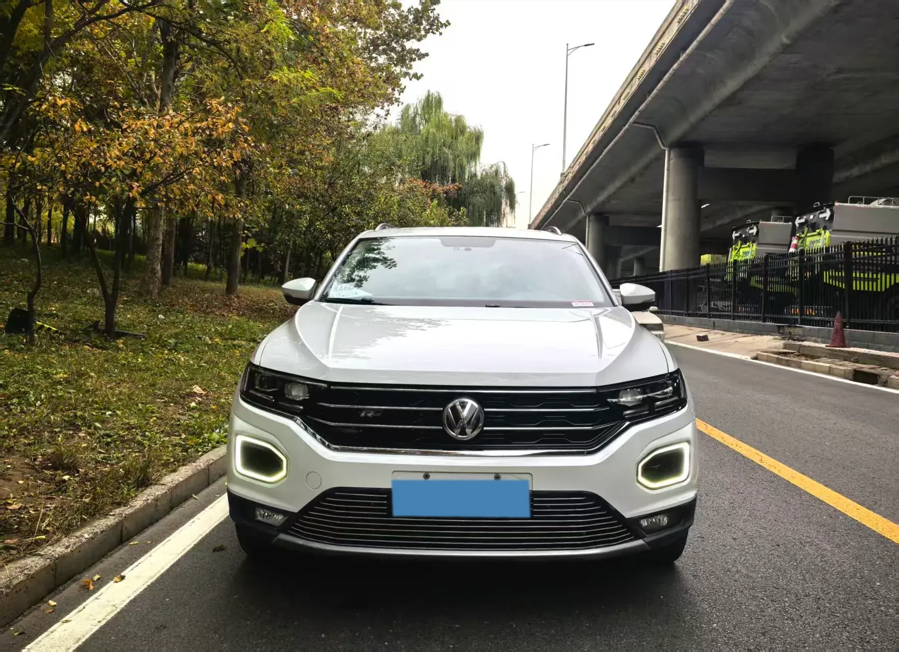 2019 VOLKSWAGEN T-ROC thumbnail 2
