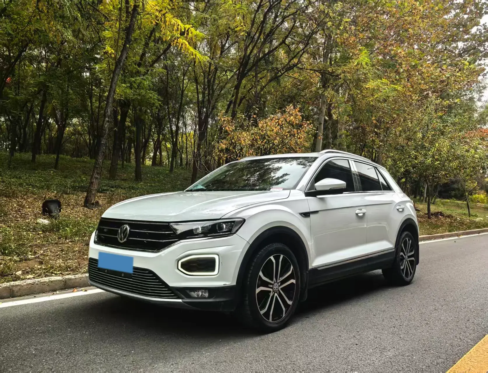 2019 VOLKSWAGEN T-ROC view 1