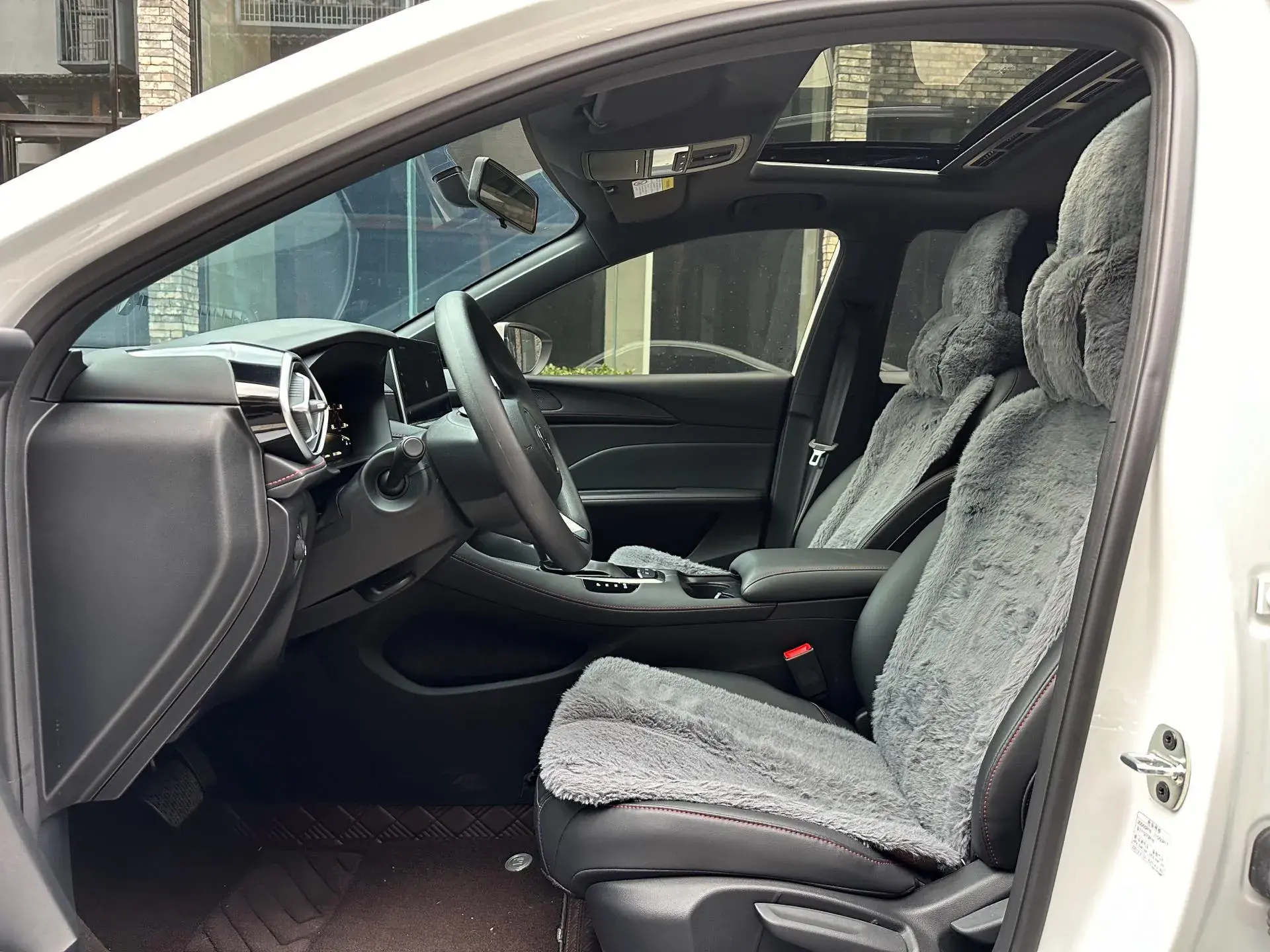 2025 MG 5 thumbnail 4