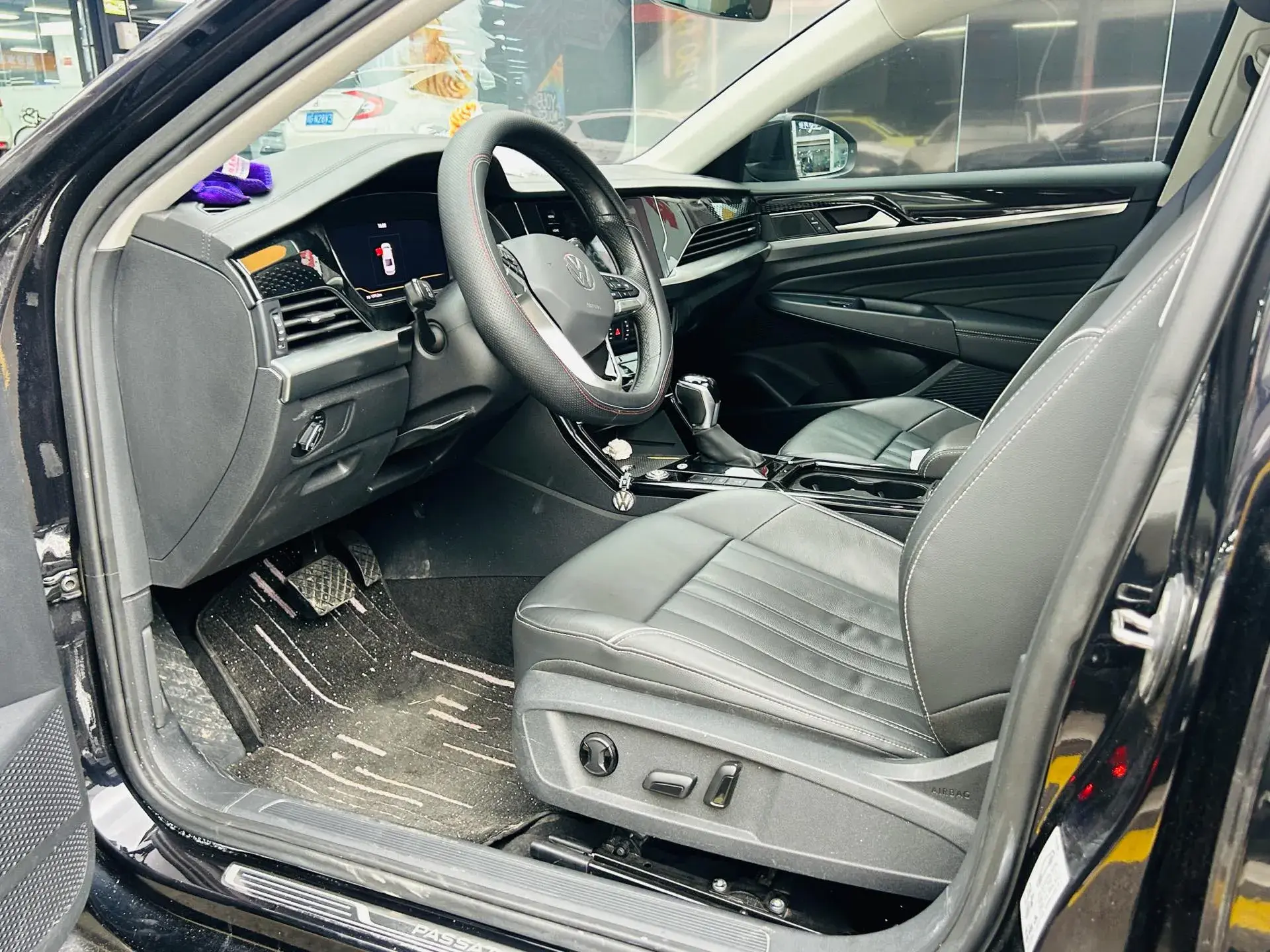 2021 VOLKSWAGEN PASSAT thumbnail 4