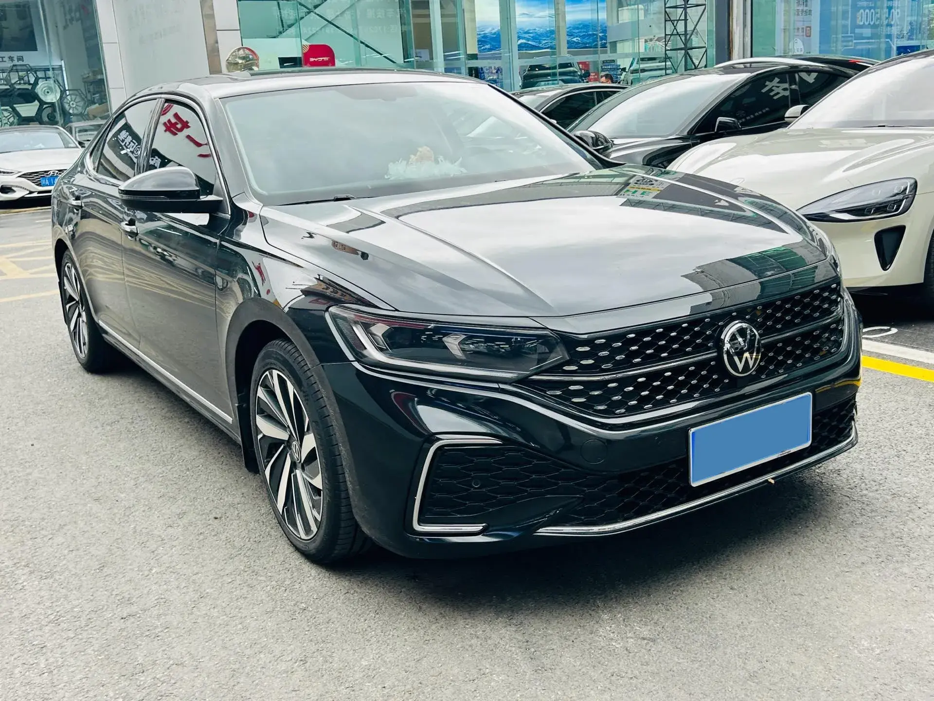 2021 VOLKSWAGEN PASSAT thumbnail 3