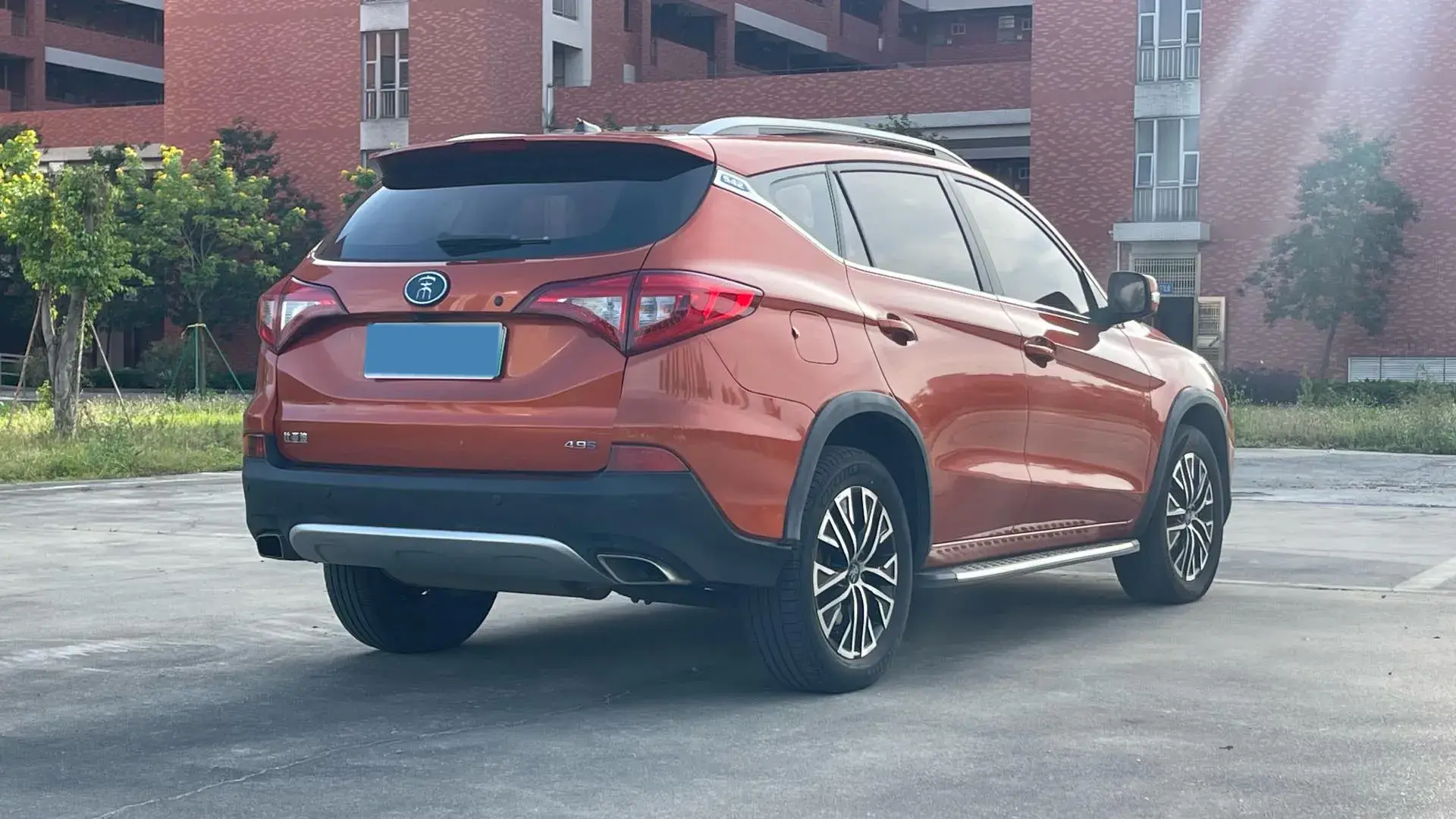 2017 BYD SONG thumbnail 3