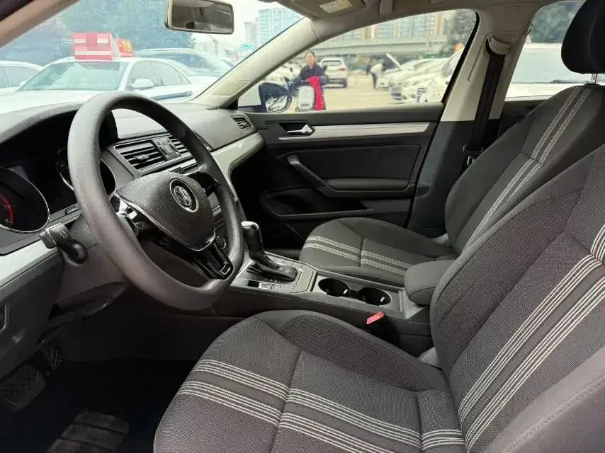 2017 VOLKSWAGEN LAMANDO thumbnail 4