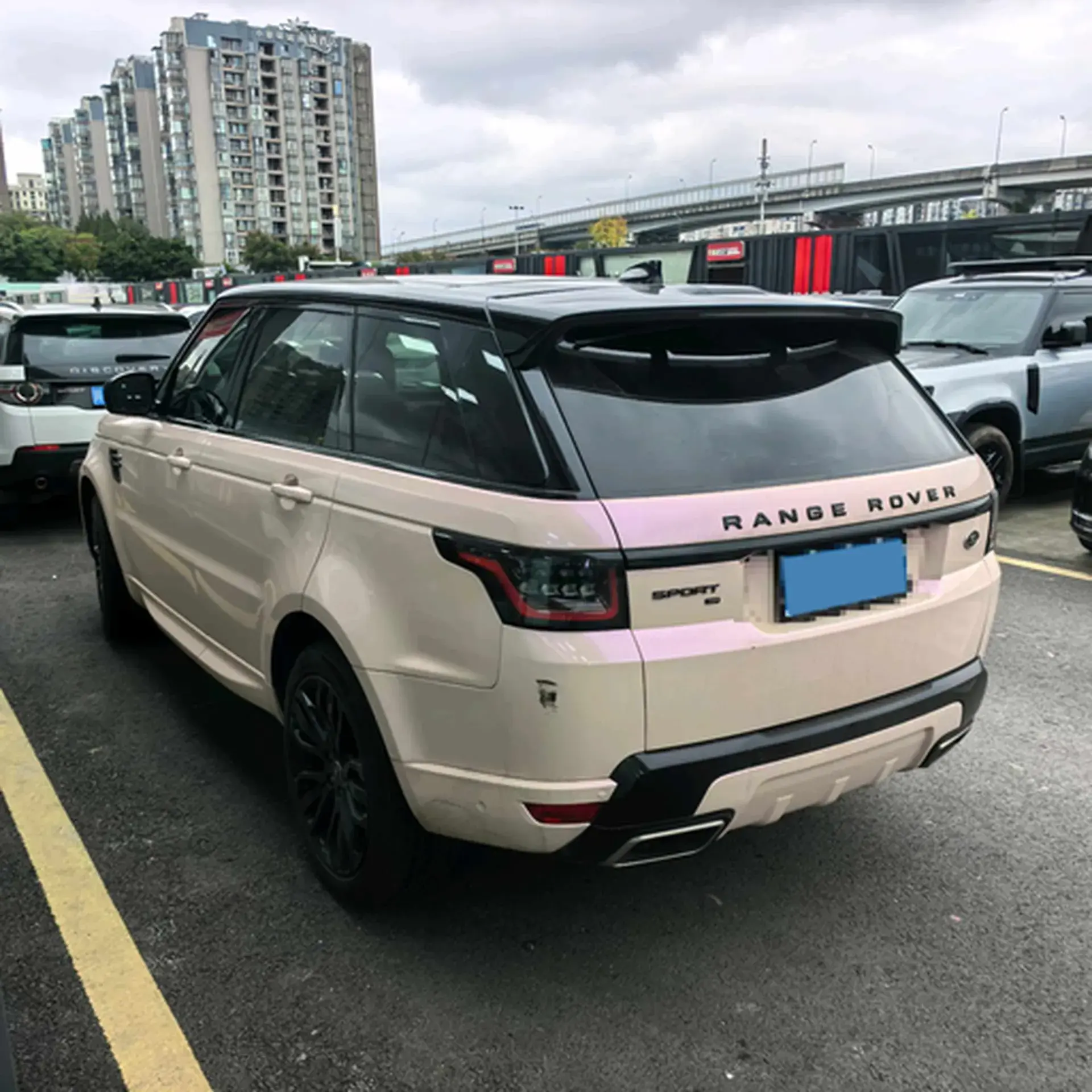 2022 LAND ROVER thumbnail 3