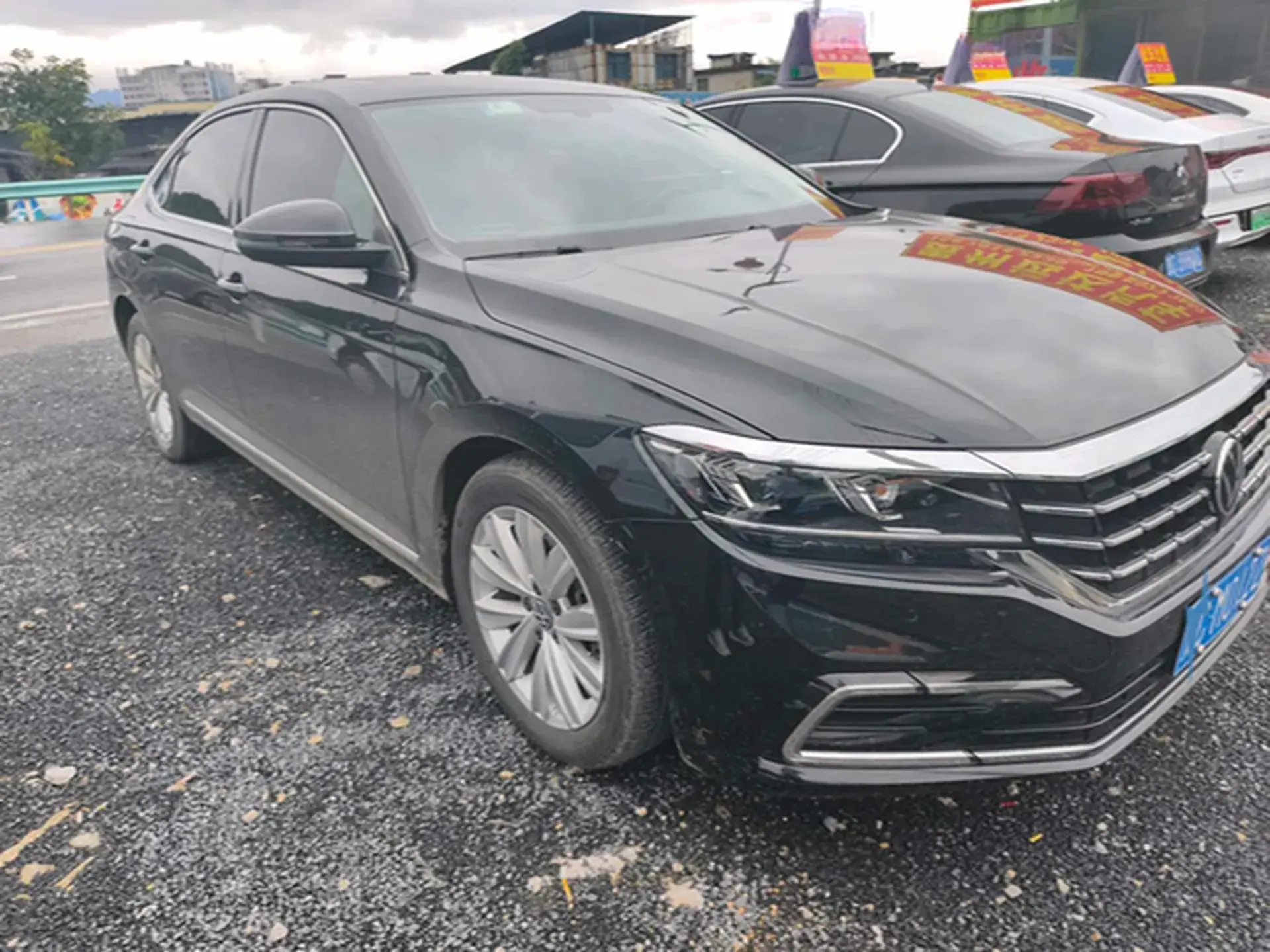 2021 VOLKSWAGEN PASSAT thumbnail 3