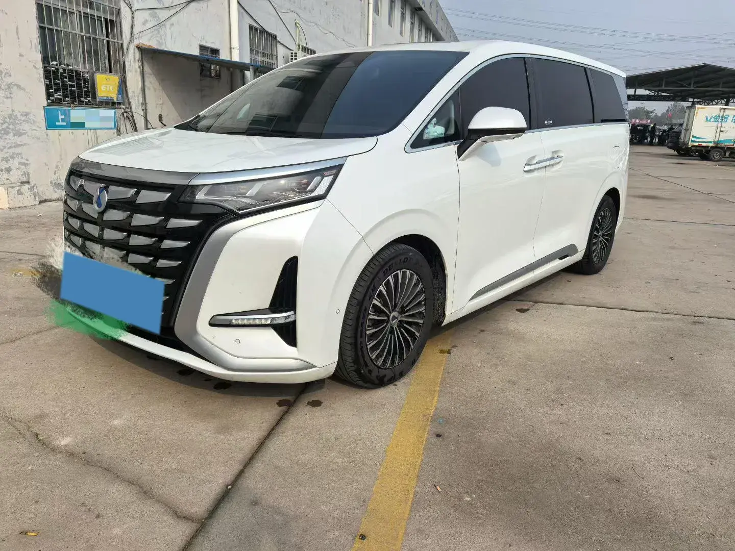 2022 DENZA D9 view 1