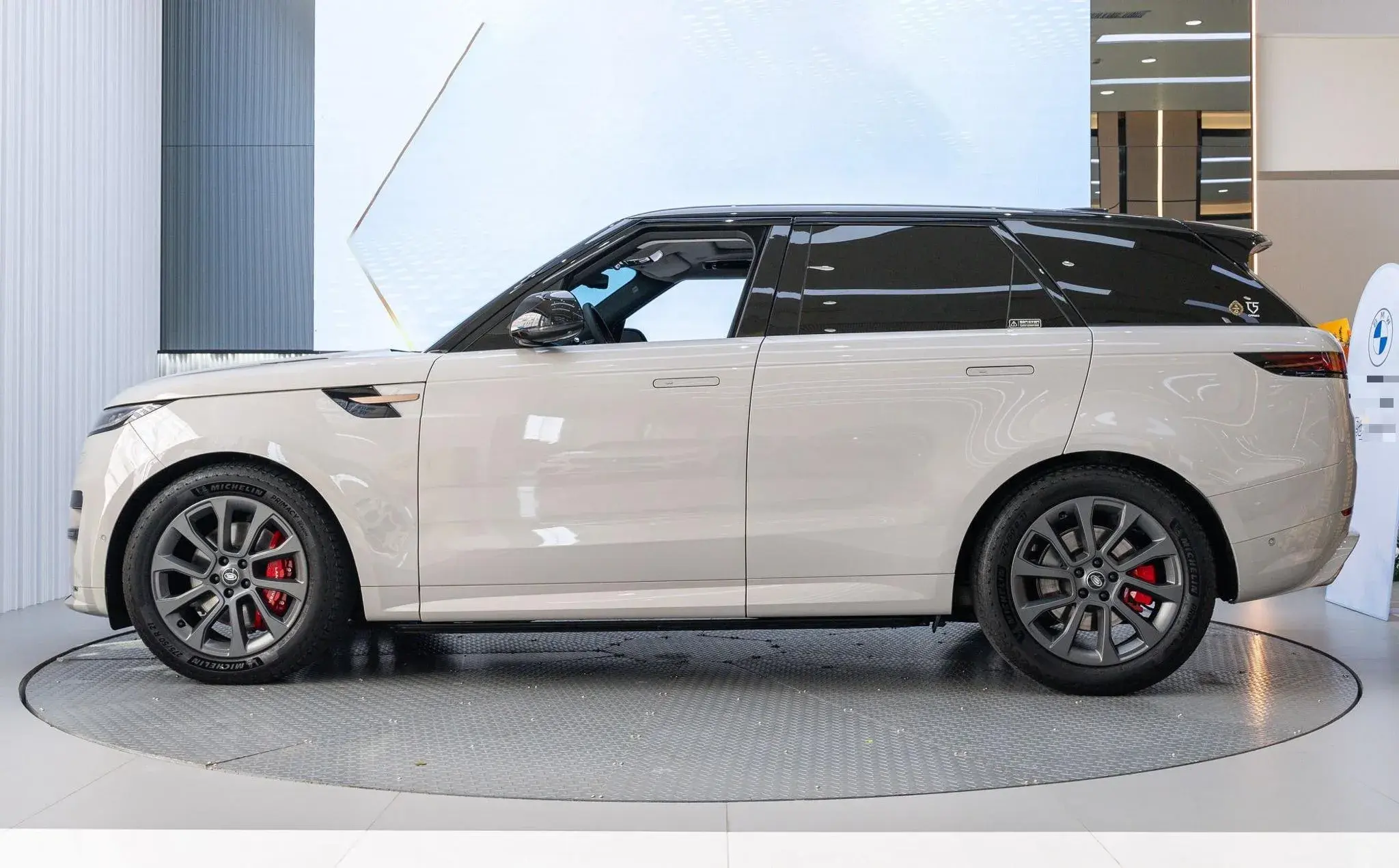 2024 LAND ROVER thumbnail 2