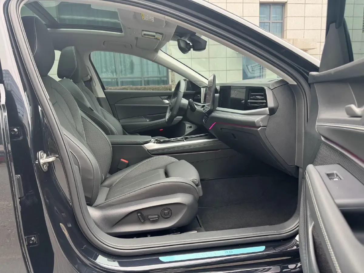 2025 Volkswagen Passat 2.0T 220HP L4 7DCT,autocango,china used car exporter,china ev exporter,chinese used car exporter,chinese used ev exporter