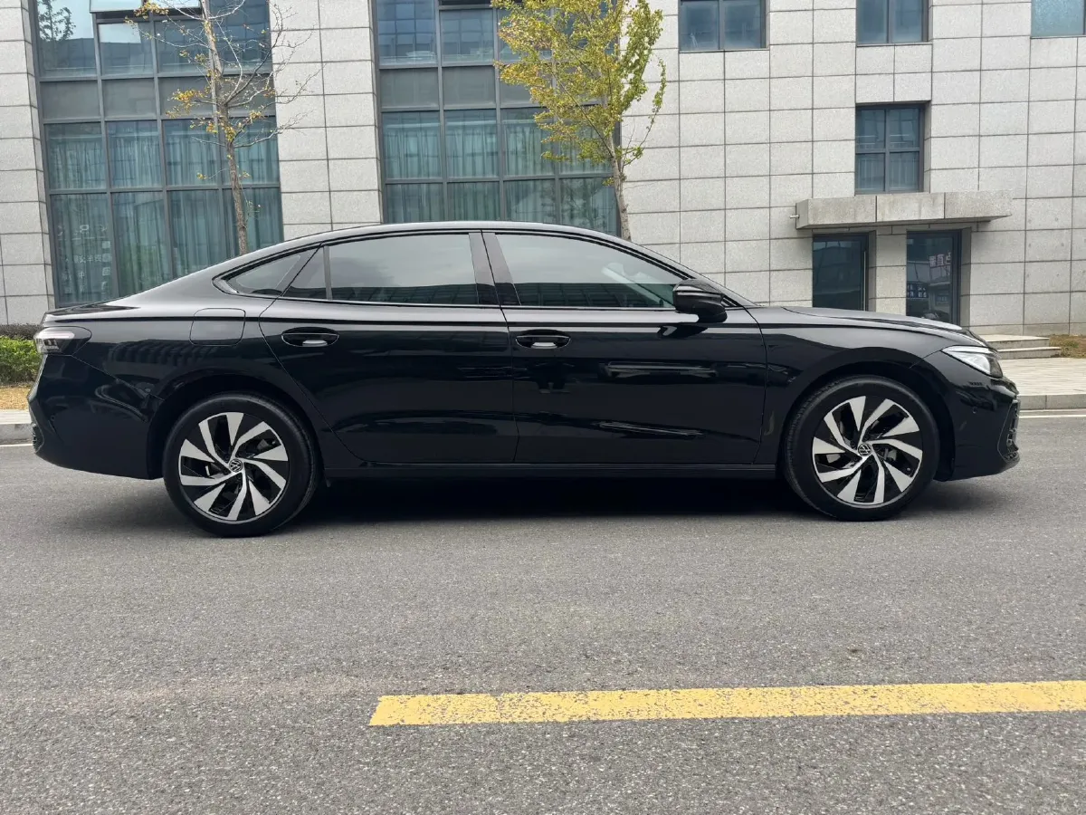 2025 Volkswagen Passat 2.0T 220HP L4 7DCT,autocango,china used car exporter,china ev exporter,chinese used car exporter,chinese used ev exporter
