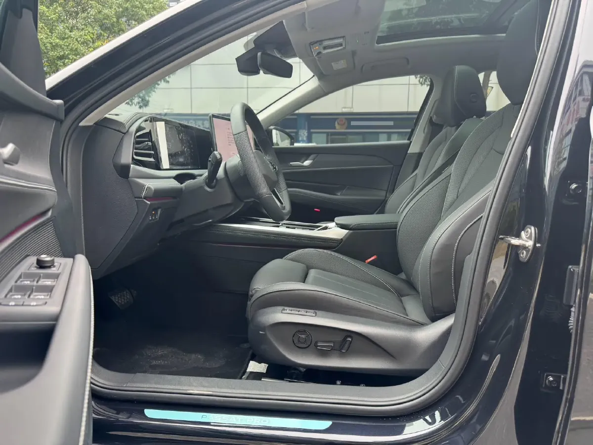 2025 Volkswagen Passat 2.0T 220HP L4 7DCT,autocango,china used car exporter,china ev exporter,chinese used car exporter,chinese used ev exporter