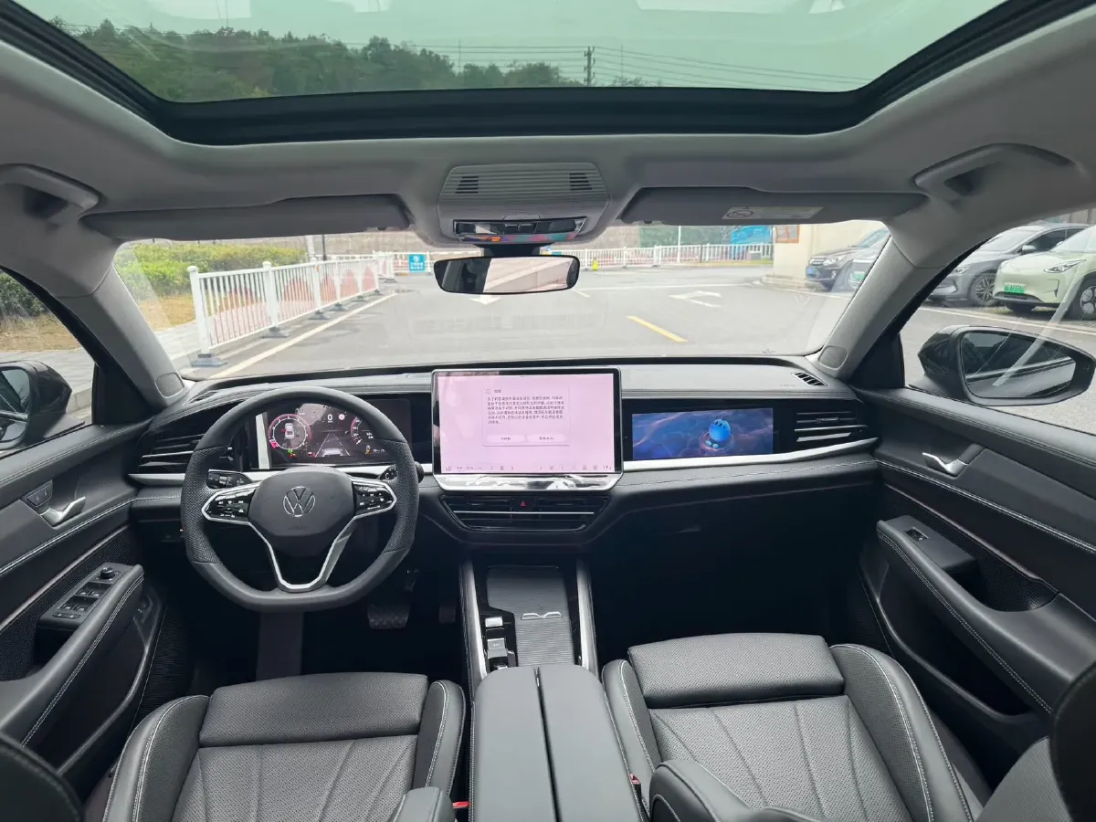 2025 Volkswagen Passat 2.0T 220HP L4 7DCT,autocango,china used car exporter,china ev exporter,chinese used car exporter,chinese used ev exporter