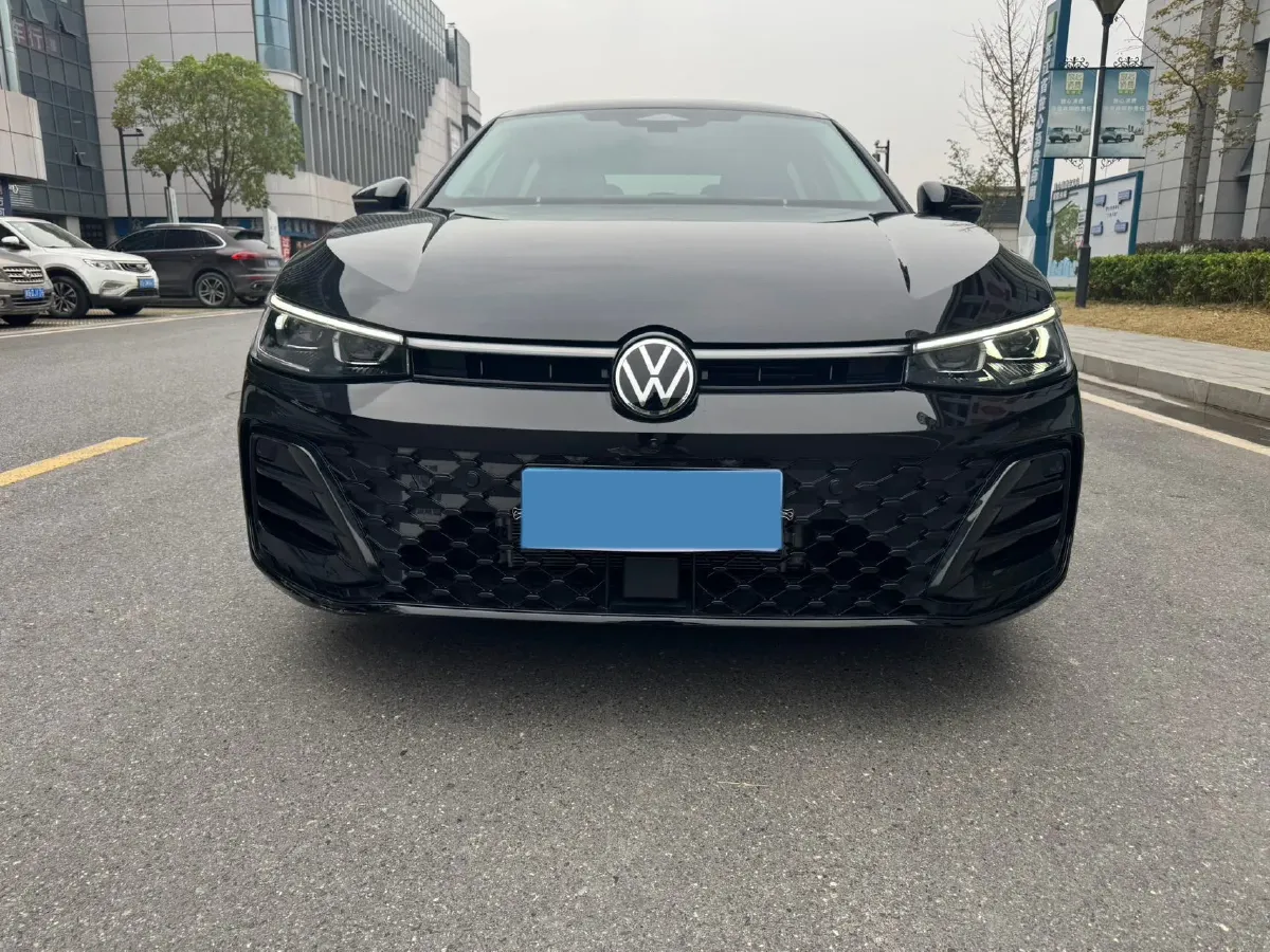 2025 Volkswagen Passat 2.0T 220HP L4 7DCT,autocango,china used car exporter,china ev exporter,chinese used car exporter,chinese used ev exporter