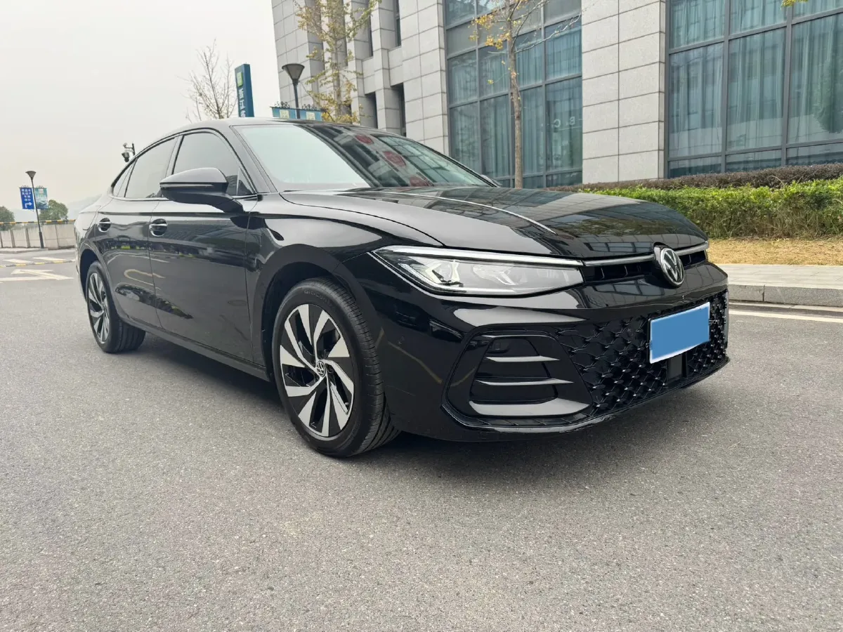 2025 Volkswagen Passat 2.0T 220HP L4 7DCT,autocango,china used car exporter,china ev exporter,chinese used car exporter,chinese used ev exporter