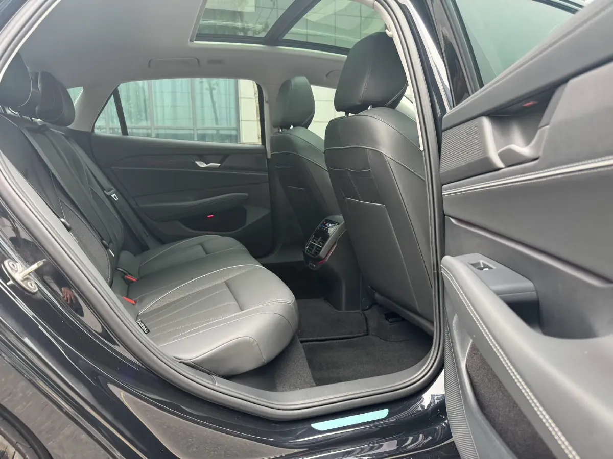 2025 Volkswagen Passat 2.0T 220HP L4 7DCT,autocango,china used car exporter,china ev exporter,chinese used car exporter,chinese used ev exporter