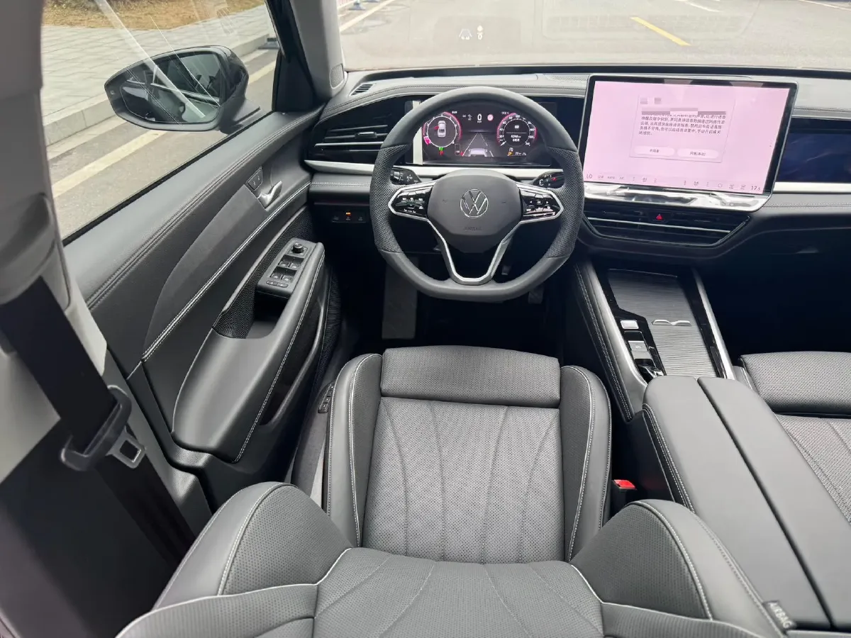 2025 Volkswagen Passat 2.0T 220HP L4 7DCT,autocango,china used car exporter,china ev exporter,chinese used car exporter,chinese used ev exporter