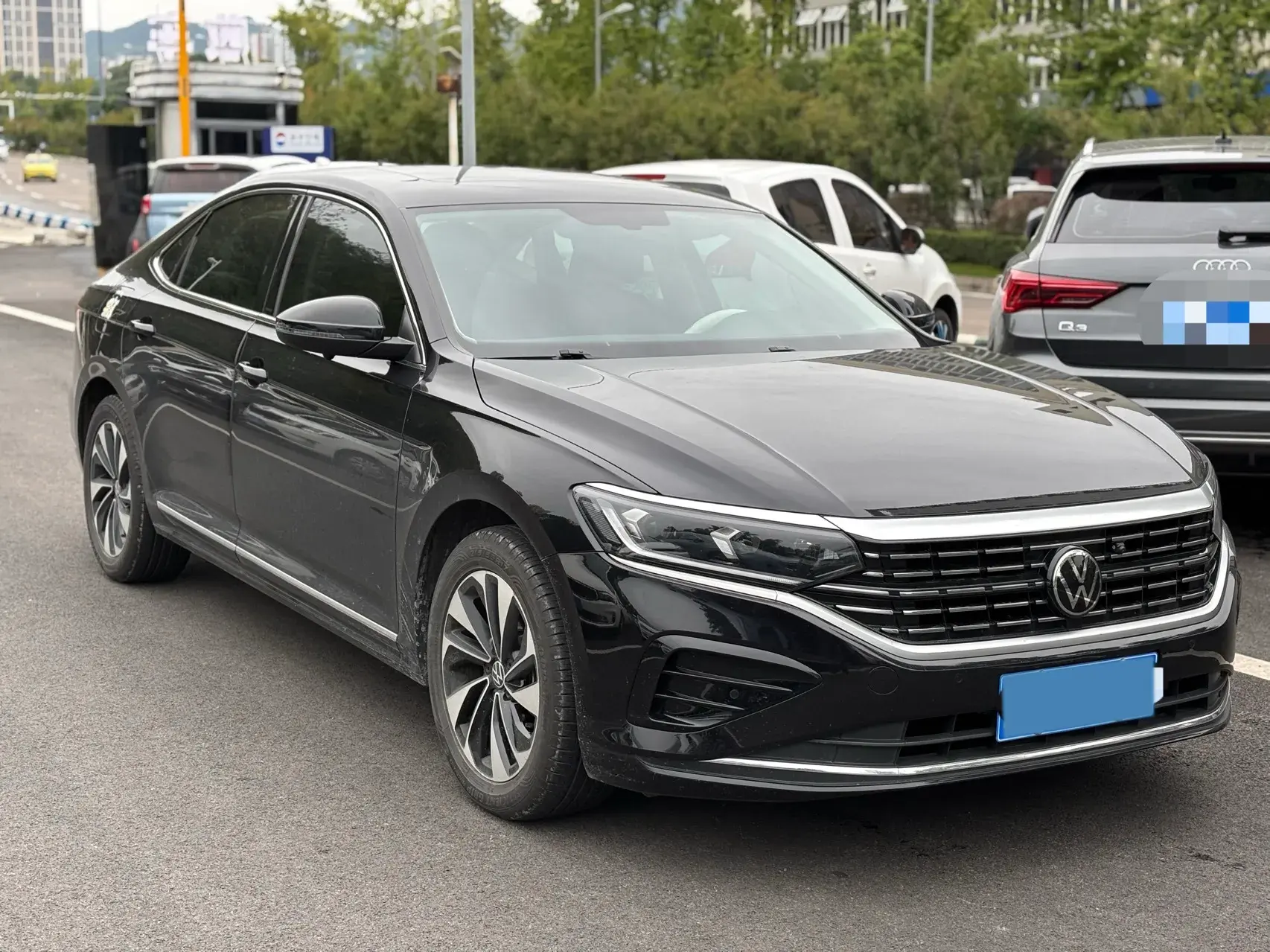 2023 VOLKSWAGEN PASSAT thumbnail 3