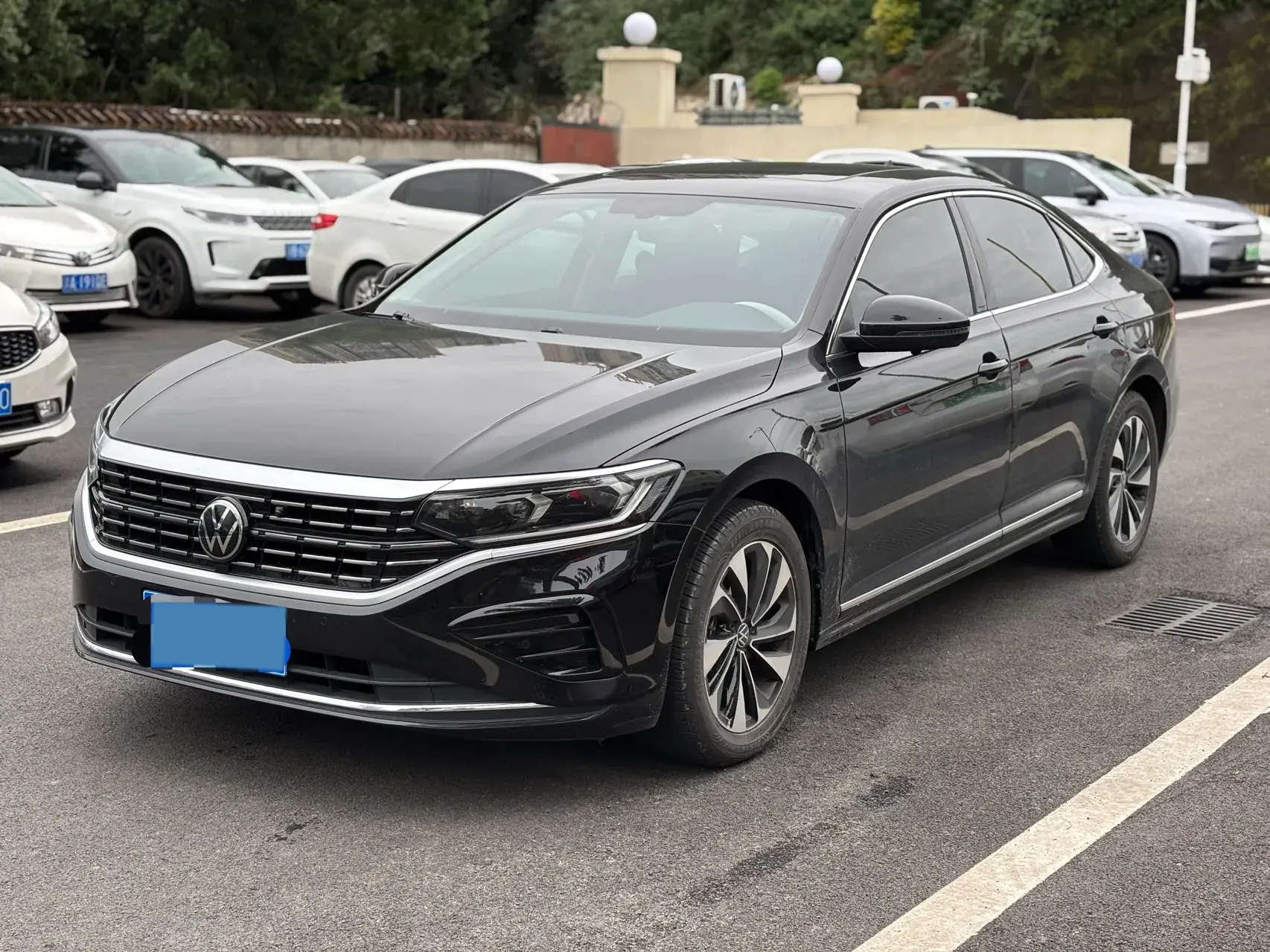 2023 VOLKSWAGEN PASSAT view 1
