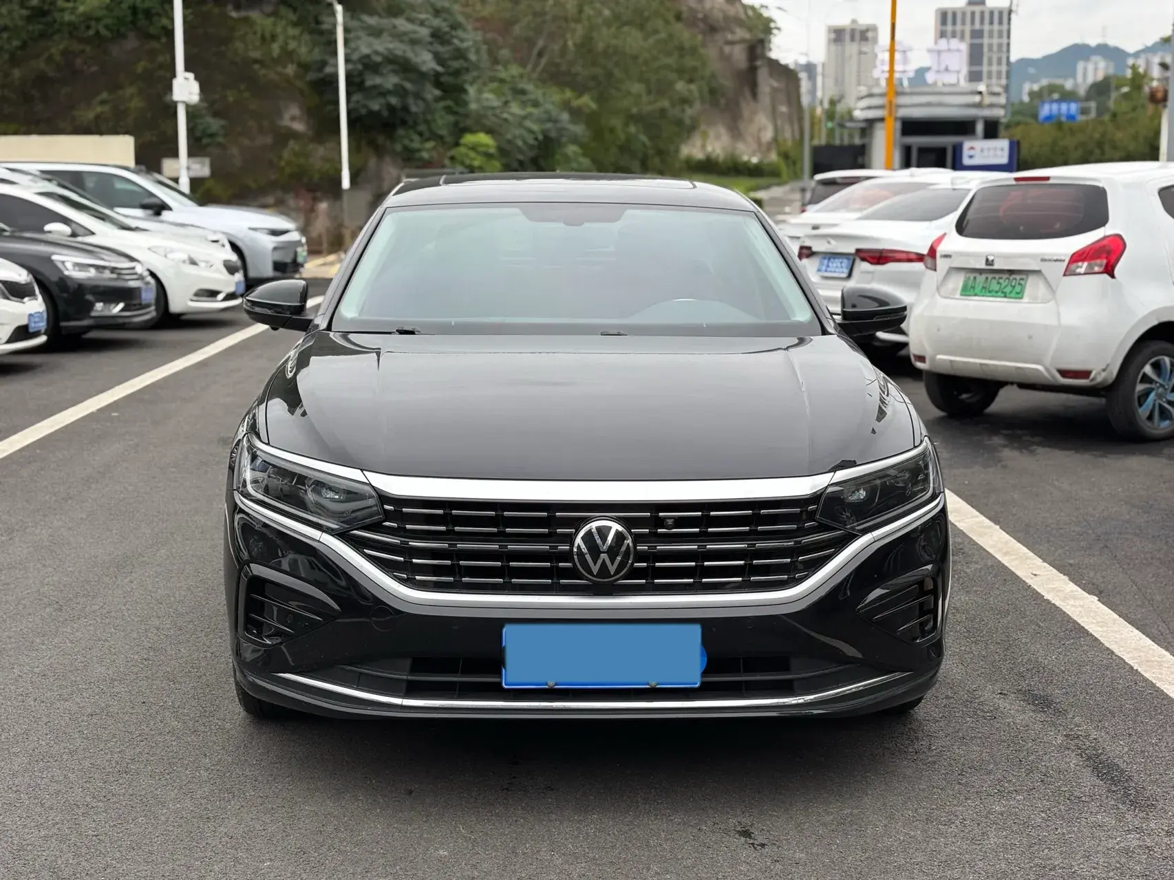 2023 VOLKSWAGEN PASSAT thumbnail 2