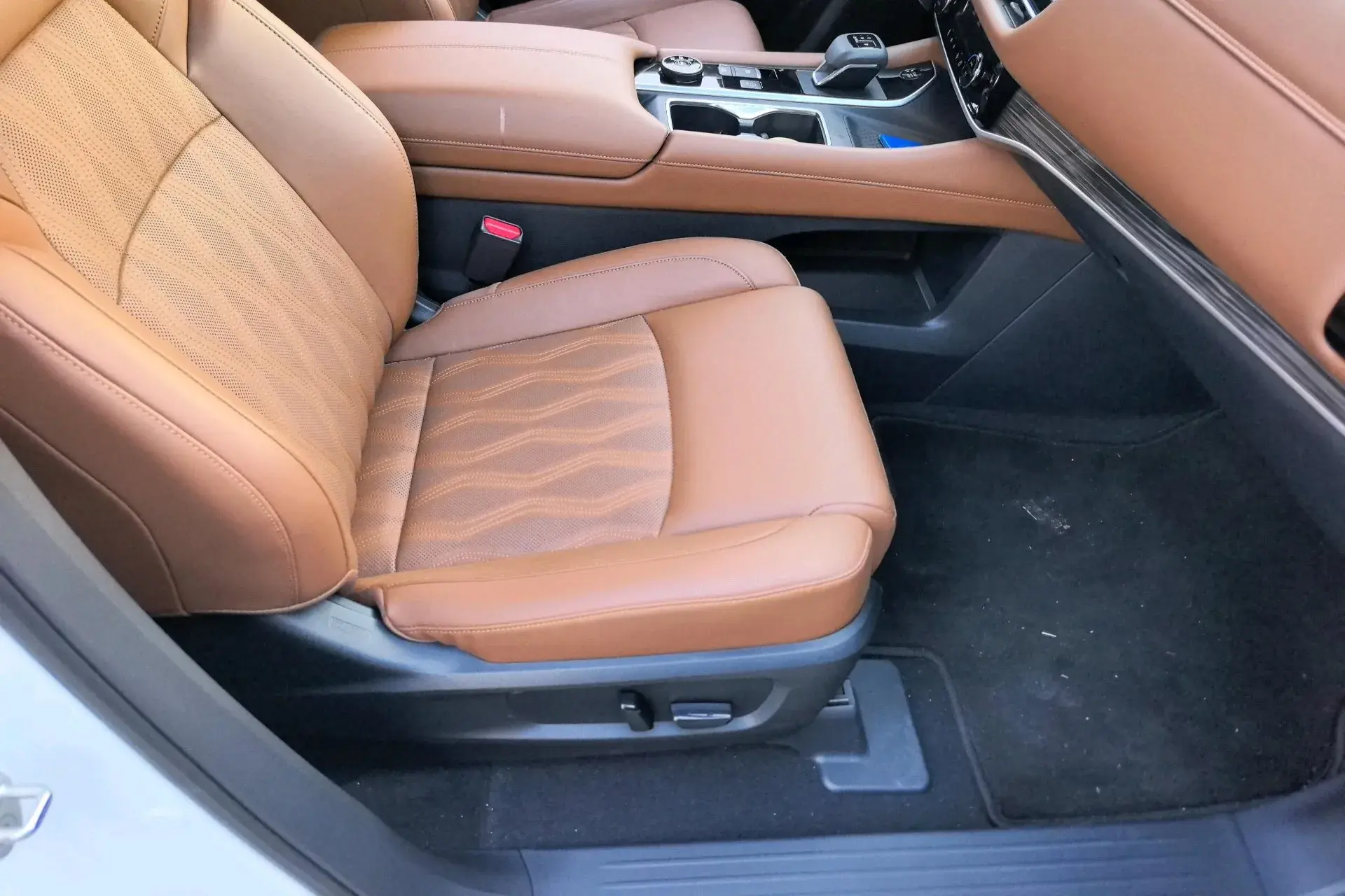 2024 NISSAN PATHFINDER thumbnail 3