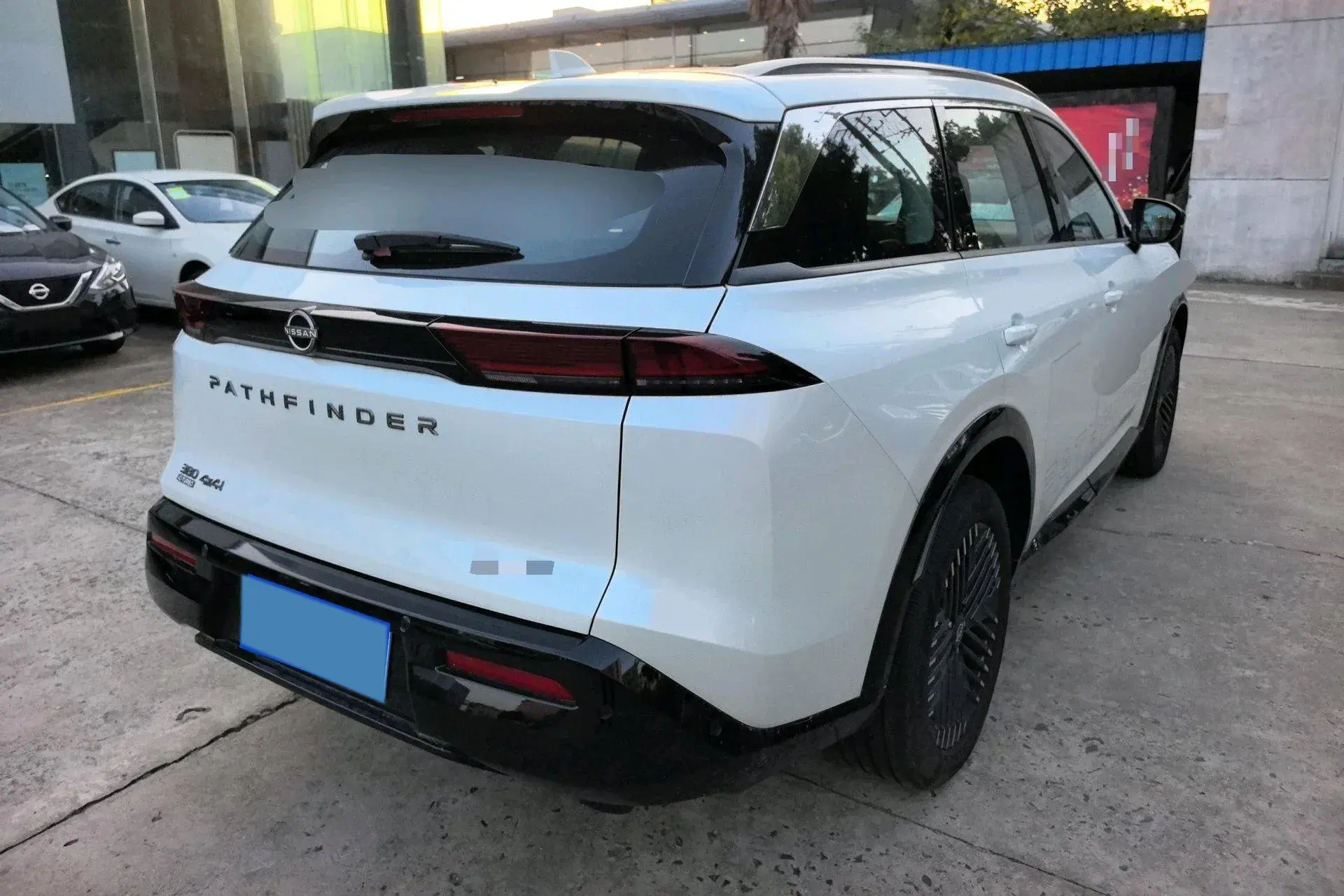 2024 NISSAN PATHFINDER thumbnail 4