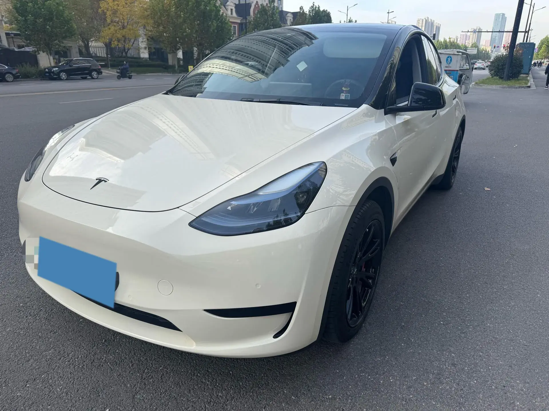 2022 TESLA MODEL view 1