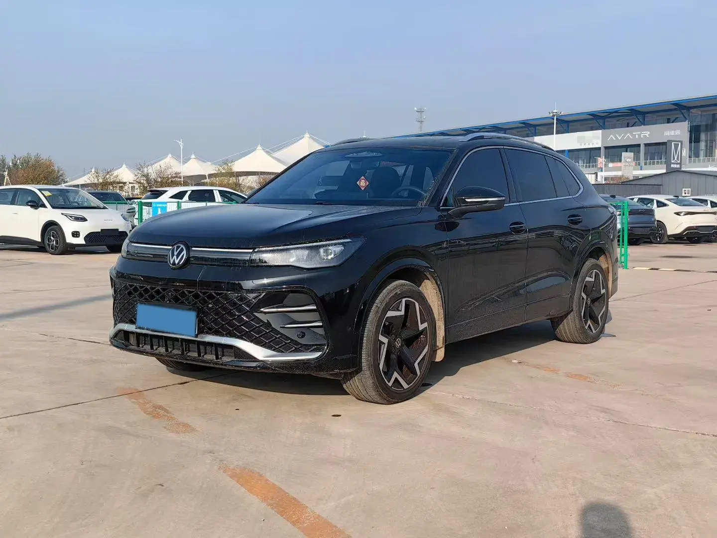 2024 VOLKSWAGEN TIGUAN view 1