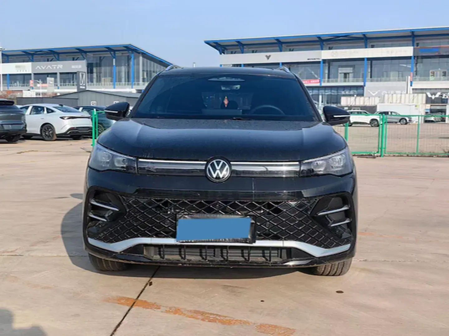 2024 VOLKSWAGEN TIGUAN thumbnail 2