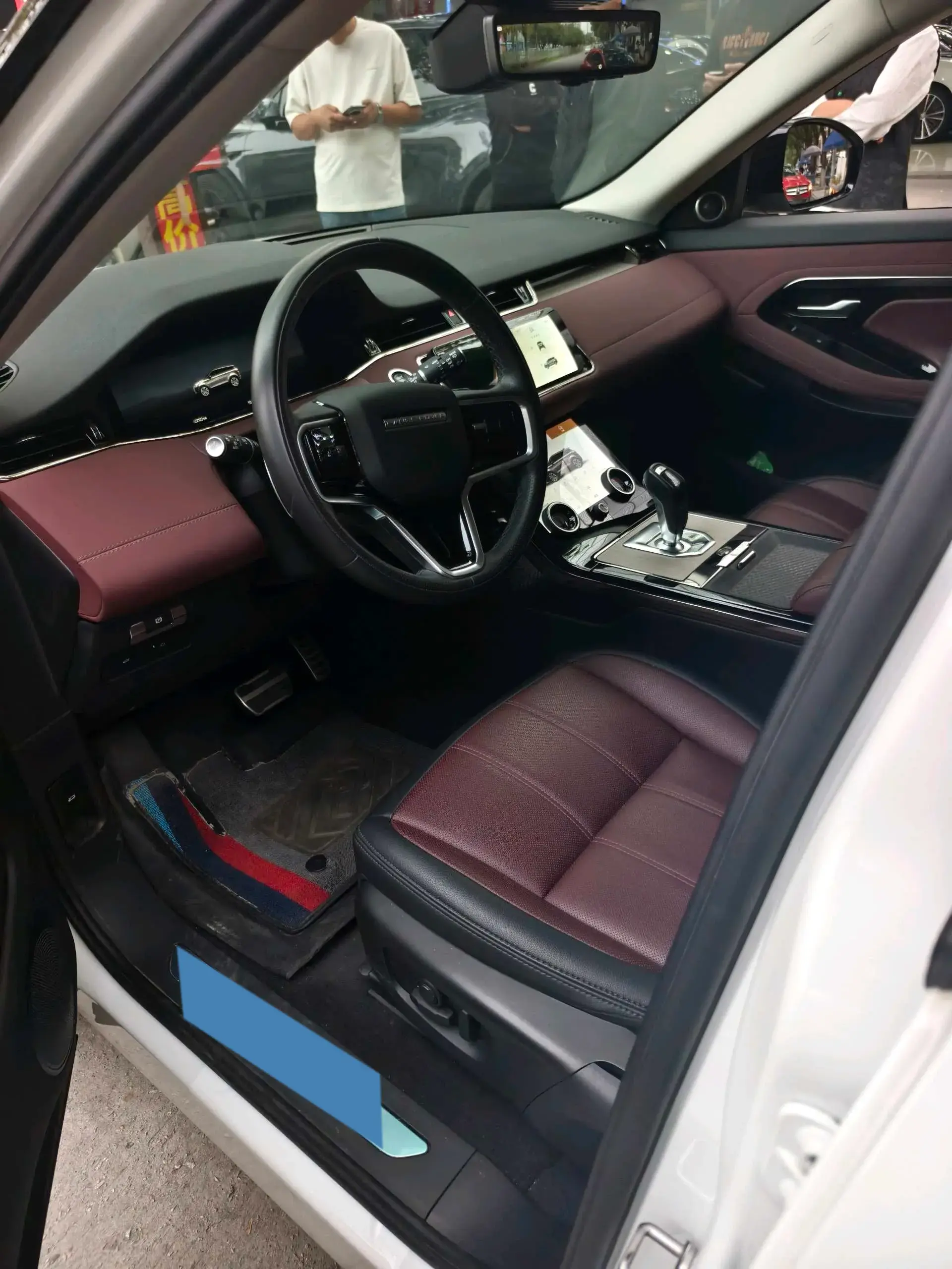 2023 LAND ROVER thumbnail 4