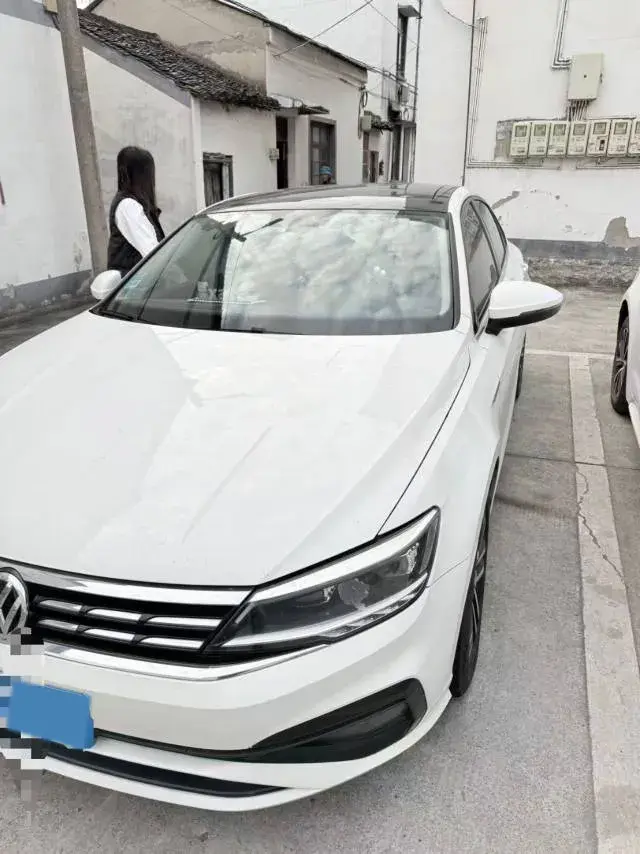 2021 VOLKSWAGEN LAMANDO view 1