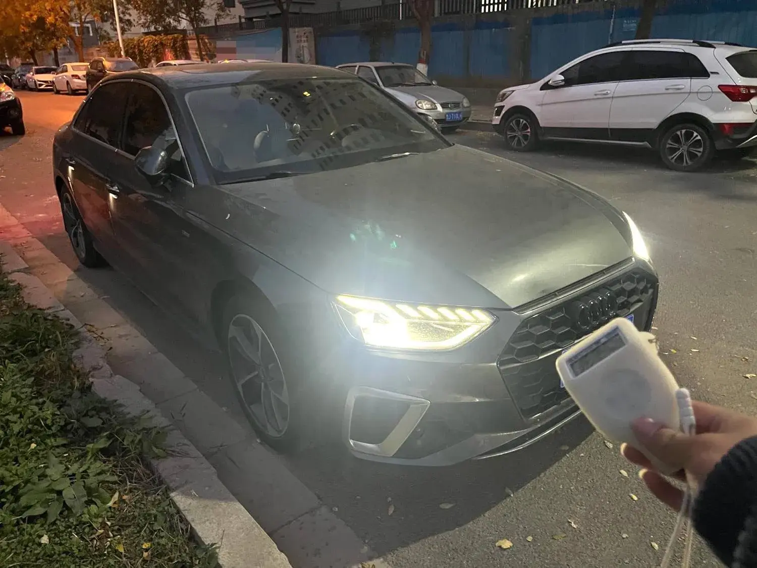 2020 AUDI A4L thumbnail 2