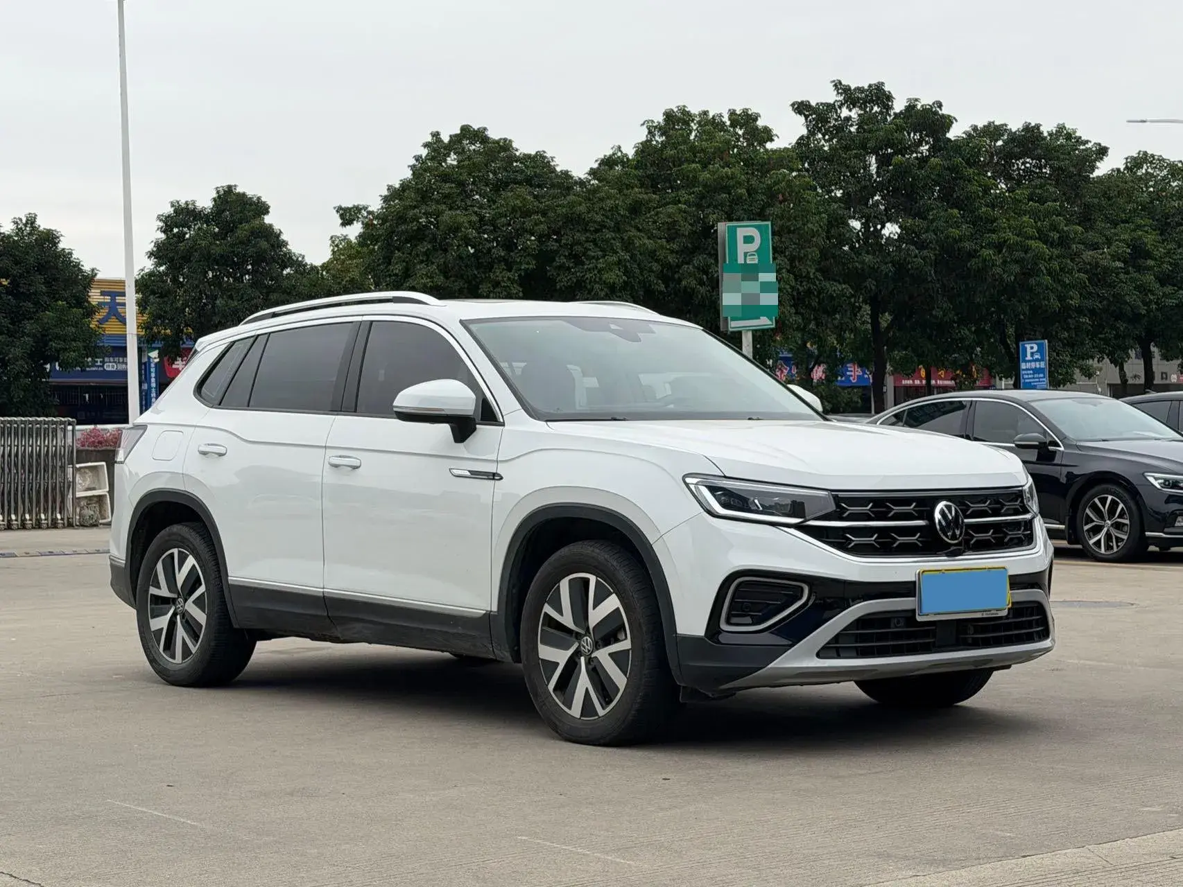 2023 VOLKSWAGEN TAYRON thumbnail 3