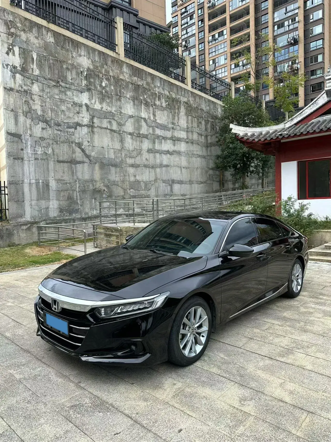 2022 HONDA ACCORD view 1