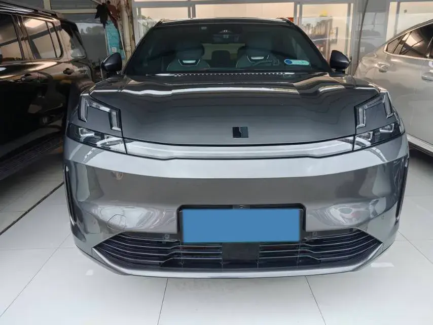 2023 LYNK&CO 08 thumbnail 2