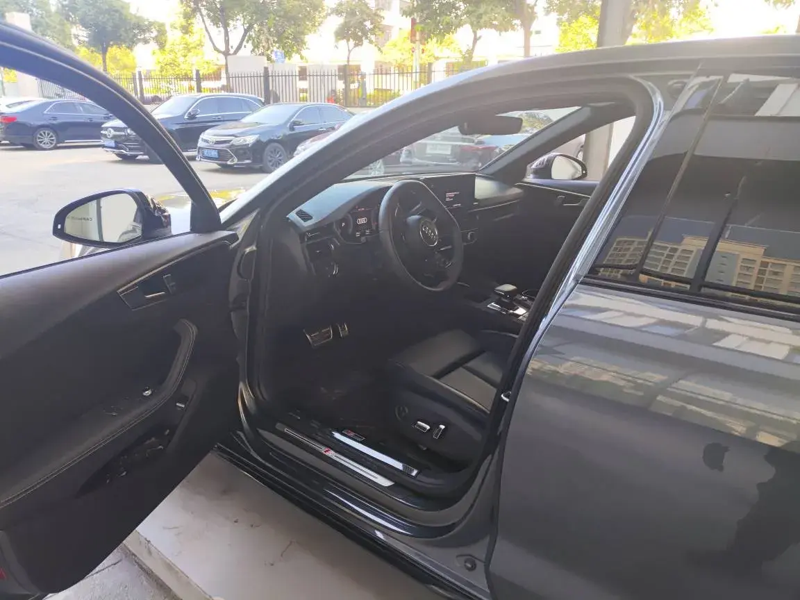 2024 AUDI A4L thumbnail 3