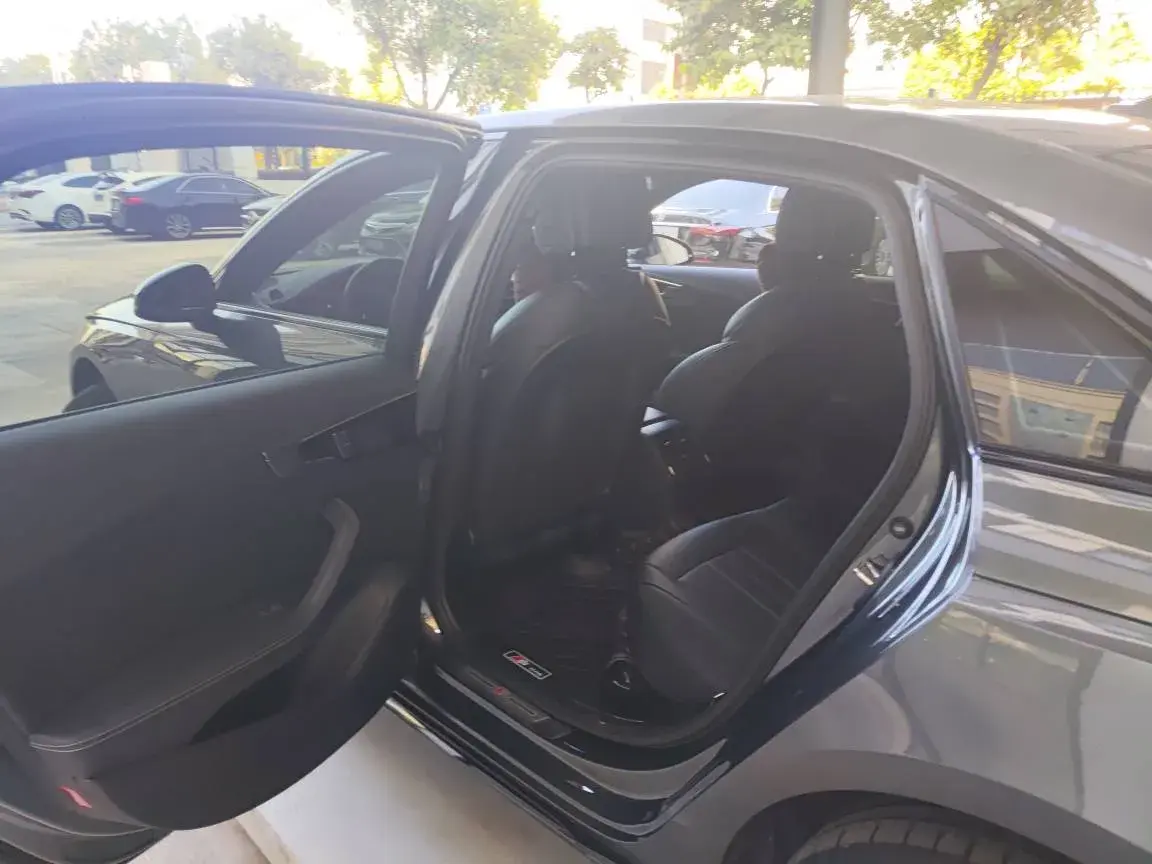 2024 AUDI A4L thumbnail 4